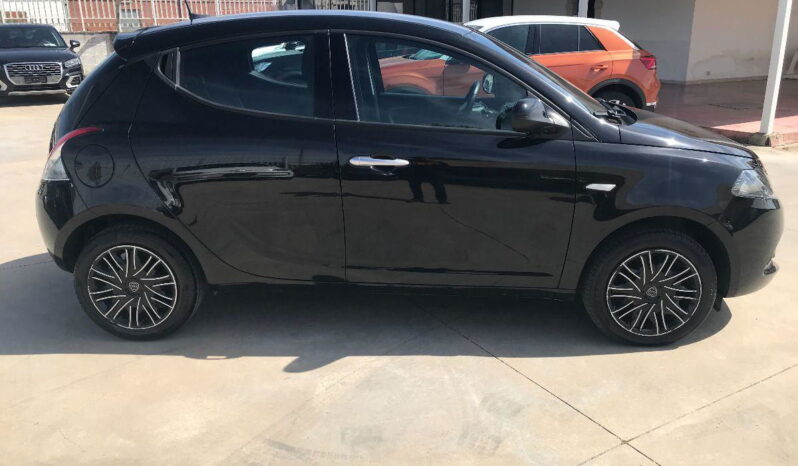 
								LANCIA Ypsilon 1.0 FireFly 5p.S&S Hybryd Gold full									
