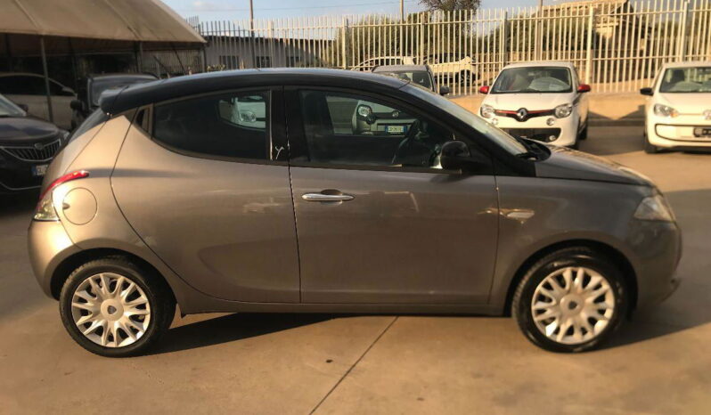 
								LANCIA Ypsilon 1.2 69 CV 5 porte S&S Gold full									